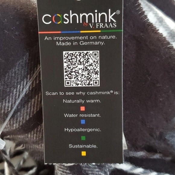 NWT V. FRAAS NOVA CHECK CASHMINK WINTER SCARF BLACK RED WHITE CLASSIC HOLIDAY - Picture 4 of 4